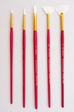 Fundamentals Brush: Fancy White Taklon