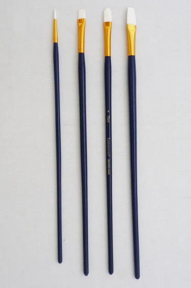 Fundamentals Brush: White Taklon Long Handled Basic